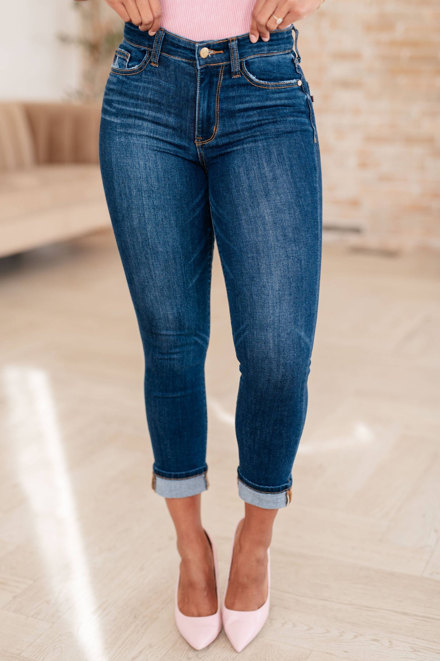 Judy Blue Mid Rise Vintage Cuffed Skinny Capri: 3/26