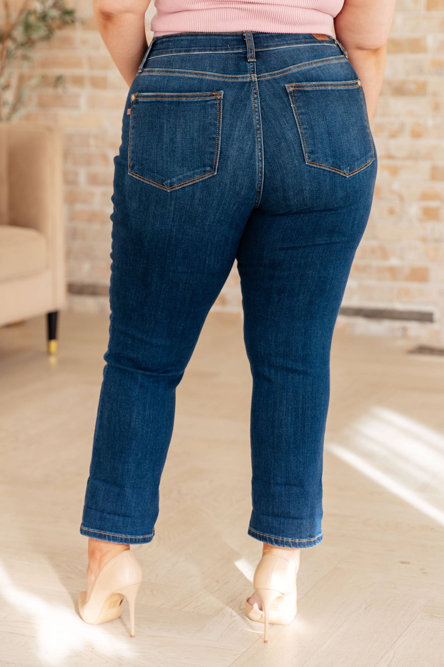 Judy Blue Mid Rise Vintage Cuffed Skinny Capri: 3/26