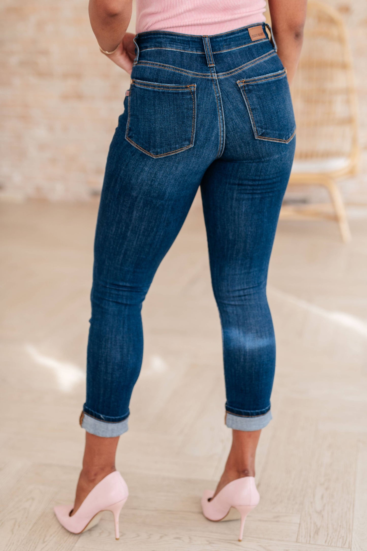 Judy Blue Mid Rise Vintage Cuffed Skinny Capri: 3/26
