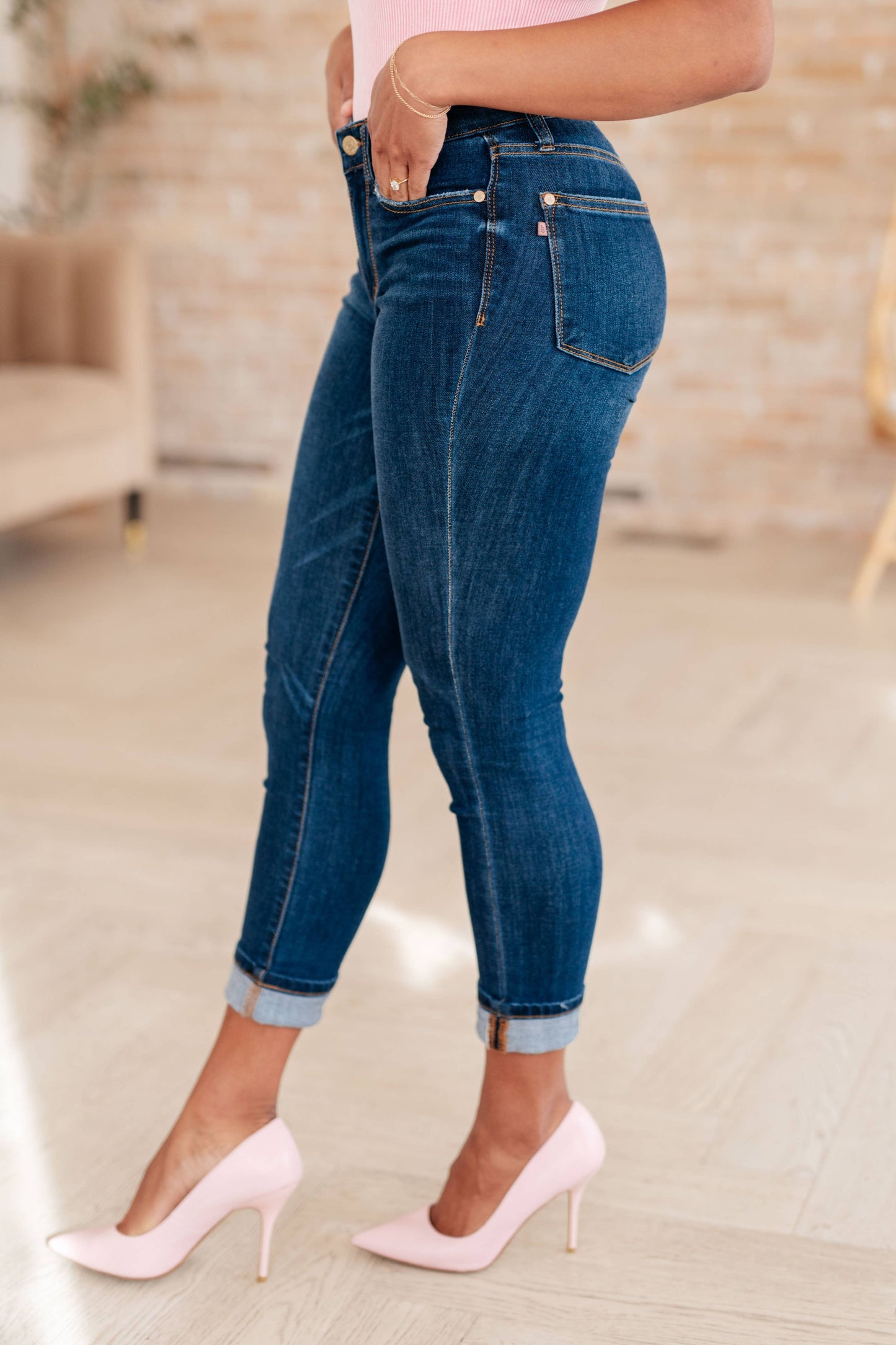 Judy Blue Mid Rise Vintage Cuffed Skinny Capri: 3/26