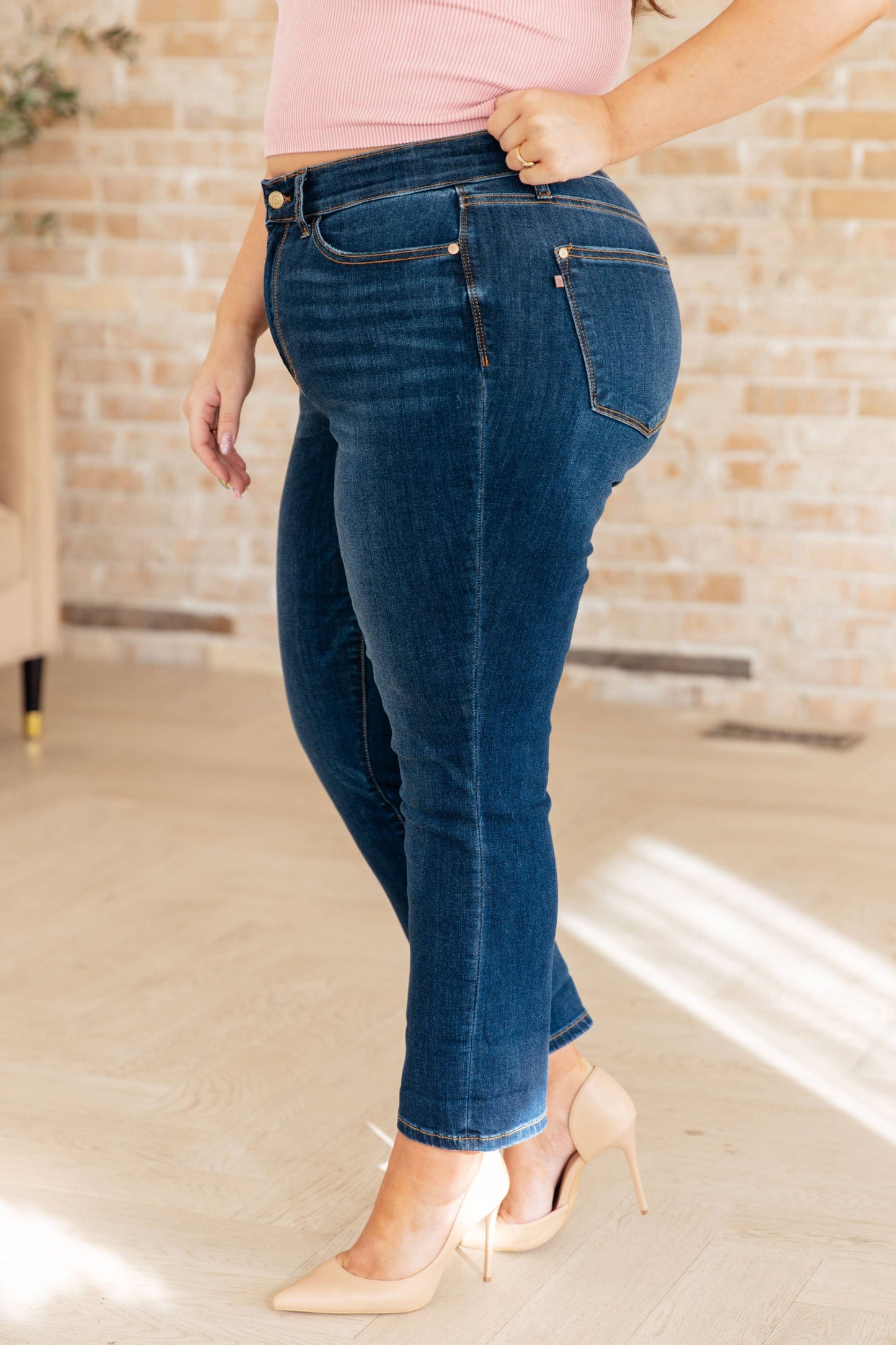 Judy Blue Mid Rise Vintage Cuffed Skinny Capri: 3/26
