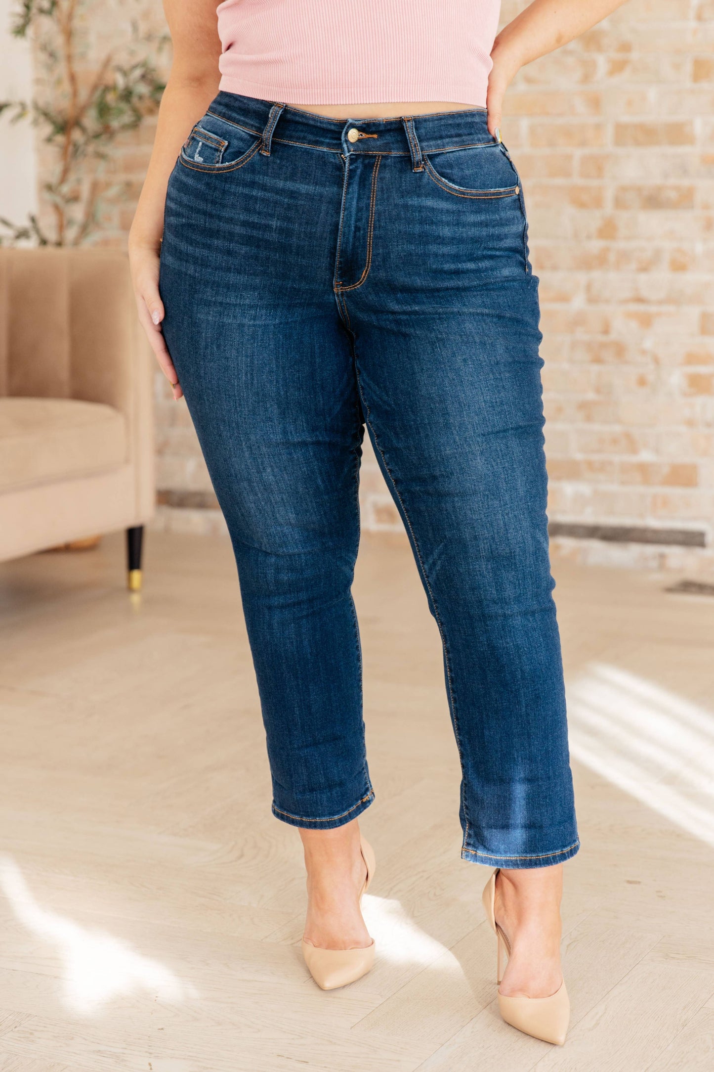 Judy Blue Mid Rise Vintage Cuffed Skinny Capri: 3/26